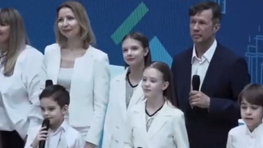 XIV ПМОФ СПб! Ты живи, моя Россия! Ансамбль педагогов, детей и родителей!!! (360p).mp4