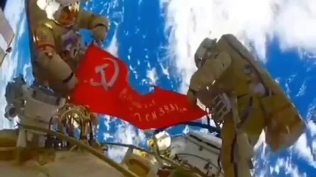 Российские космонавты Сергей Рыжиков, Алексей Зубрицкий и Кирилл Песков провели символическую акцию