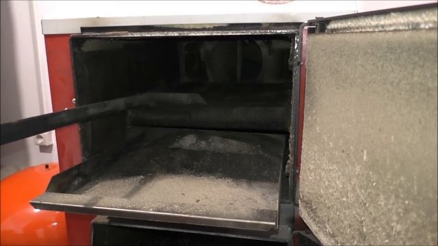 Чистка твердотопливного котла после топки сосной