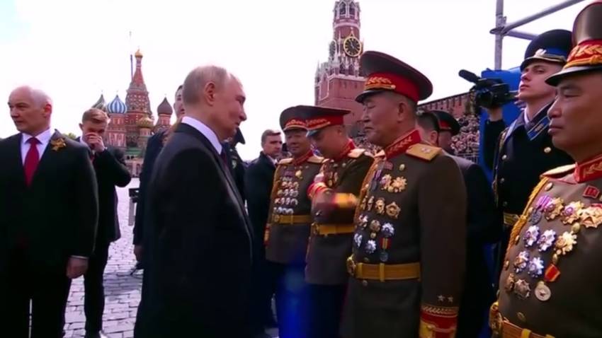 Путин отдельно поблагодарил военных КНДР после парада на Красной площади
