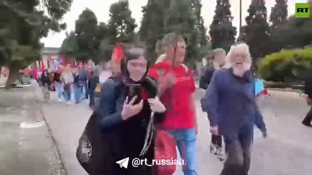 В Италии тоже помнят 

В Ломбардии прошло шествие с флагами и портретами участников Великой Отечеств