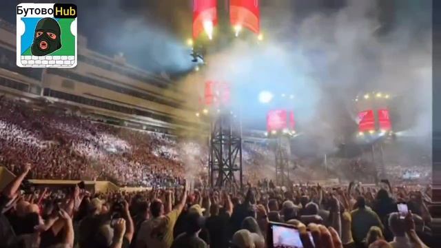 Концерт Metallica вызвал землетрясение — фанаты бодро подпрыгнули под «Enter Sandman»