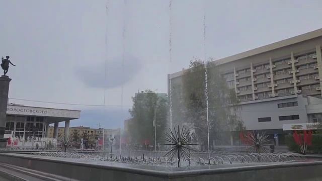 Фонтаны заработали на Театральной площади