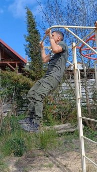 Турник в кафе