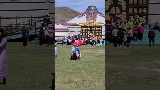Mongolian traditional wrestling "bökh barildaan" (монгол бөх)