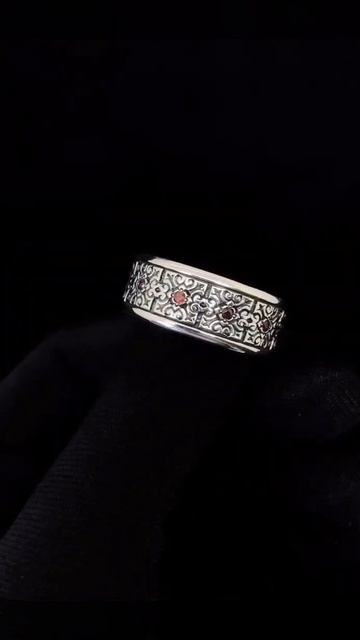 Серебряное кольцо с гранатами "Слава 2"