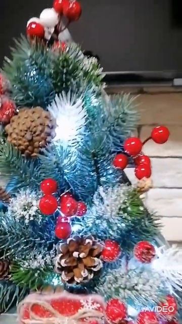 Новогодняя настольная ёлочка с гирляндой