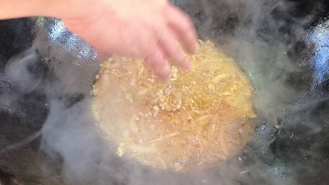 Курица в сметанном соусе/в казане