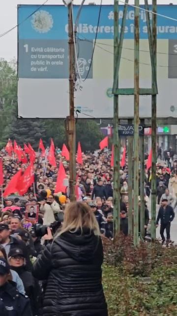 Тысячи людей в Гагаузии сегодня прошли Маршем Победы, чтобы отдать дань памяти героям Великой Отечес