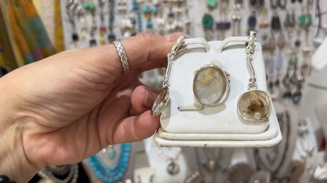 Аквамарины, гранаты и янтарь в лучших украшениях на юв