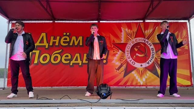 Суетин Лев, Архипушкин Игнат, Шелобанов Дмитрий - На поле танки грохотали
