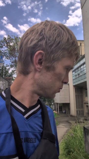 Спросил у коллеги 🇨🇭сколько оплата в час  он сказал ?