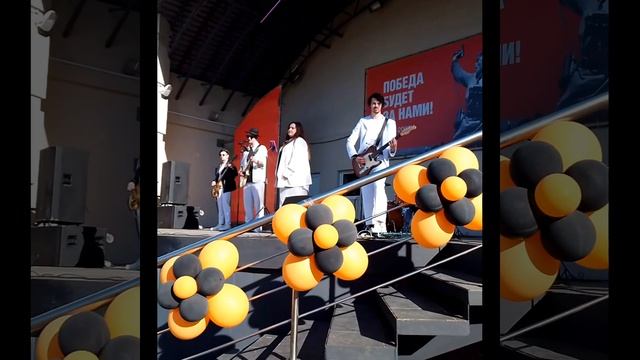 День Победы в Центральном парке Тулы.    
   Кавер- группа"Неон"( Рязань). 9/05/2025.