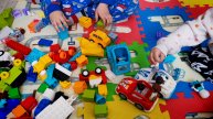 Играем в конструктор лего дупло с детьми