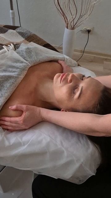 Массаж лица, грудной отдел и голова