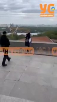 Гестаповцы в Киеве задержали женщину за то, что она включала песню "День Победы".
