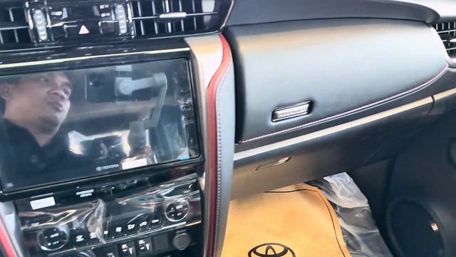 Toyota Fortuner 2025 - Интерьер и Экстерьер