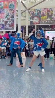 Gura’s hoodie rlly limited my sights 🥲 #gawrgura #hoshimachisuisei #animeexpo #hamucotton