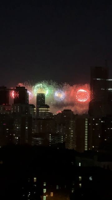 ФЕЙЕРВЕРК В ЧЕСТЬ 80 ЛЕТ В МОСКВЕ НА КРАСНОЙ ПЛОЩАДИ
