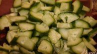 Салат из молодой редиски и огурца