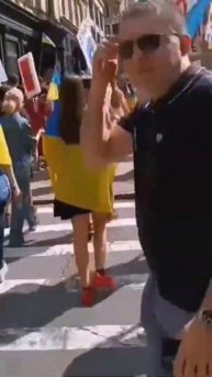 Акция в поддержку Украины под названием "Stop the war in Ukraine"