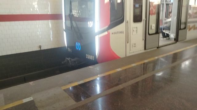 10 мая 2025 г. Метропоезд "Балтиец" 81-725-108 Отправляется с платформы Площадь Ленина