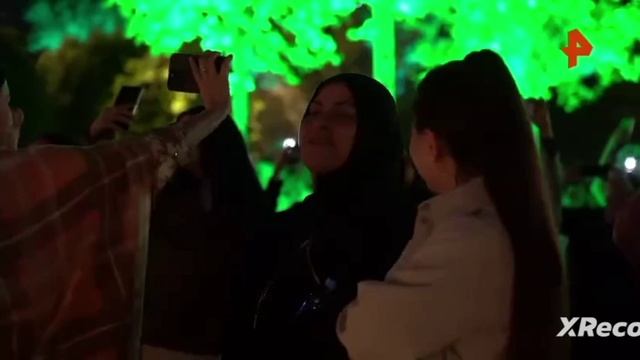 Красочные световые шоу в честь 9 Мая прошли в Магаданской области и дагестанском Дербенте.
