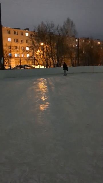 РОДИТЕЛИ РАЗВЛЕКАЮТСЯ,ПОКА ДЕТИ НА ТРЕНИРОВКЕ/ СЕМЬЯ ?