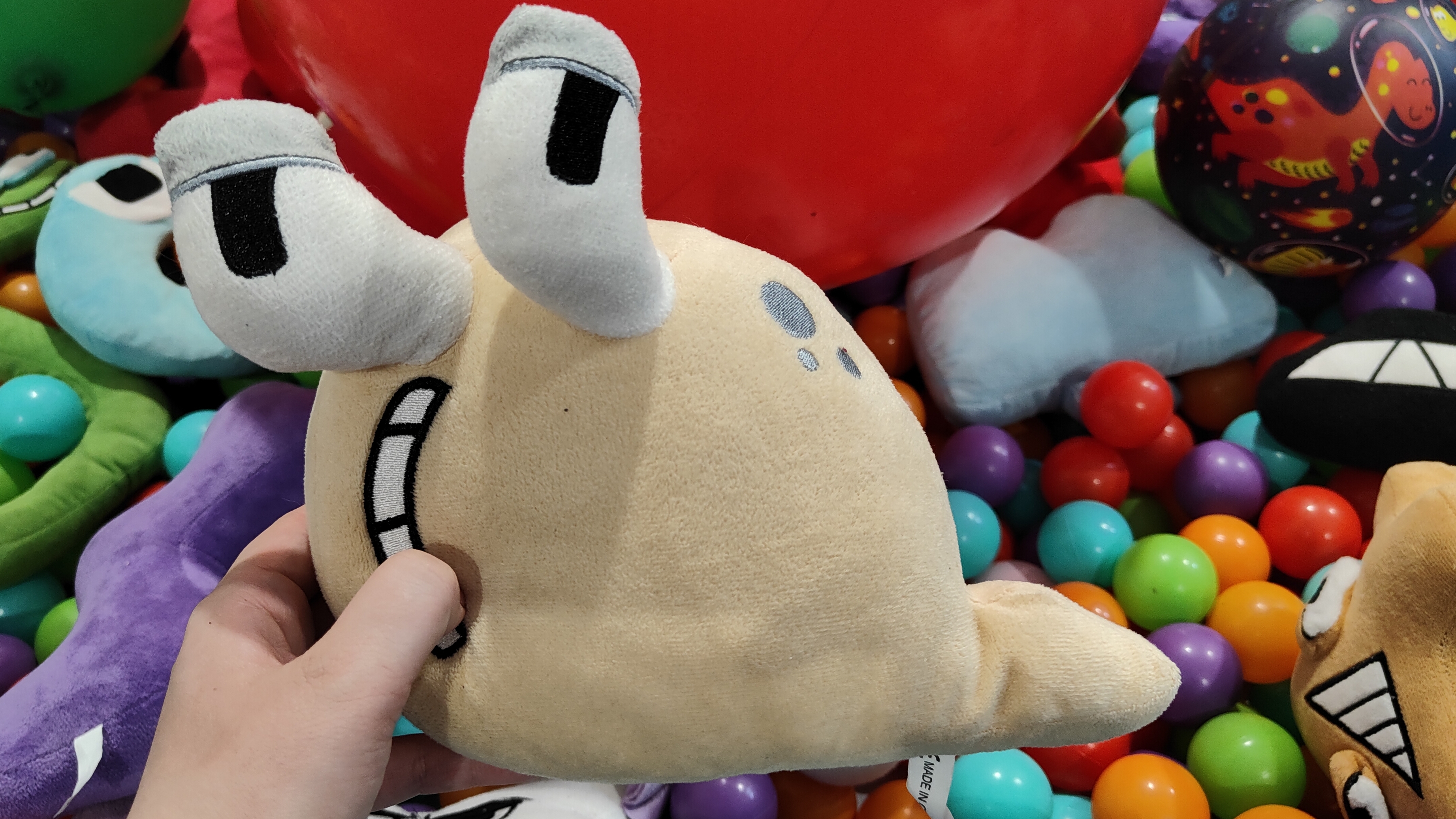 играем и изучаем английскую букву Q алфавит лор для детей, мягкие игрушки буквы alphabet lore