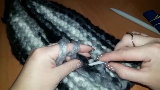 Вяжем классную теплую шапочку Часть 2