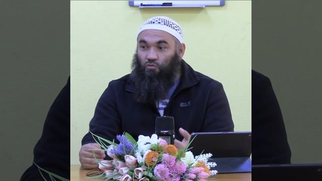 Как понять хадис «Лучший из вас тот, кто изучает Коран и обучает Ему»? | Ринат Абу Мухаммад #shorts