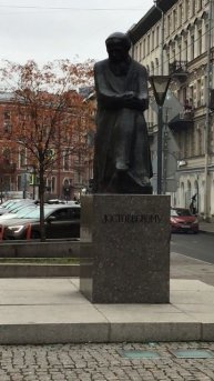 Санкт-Петербург. 16.11.2024. Памятник писателю Ф. М. Достоев