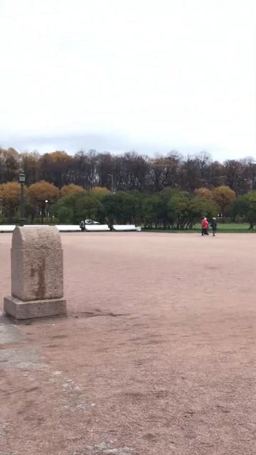 Санкт-Петербург. 27.10.2024. Марсово поле. Молодожены у Веч?