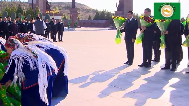 Гурбангулы Бердымухамедов принял участие в памятной церемонии 9 мая