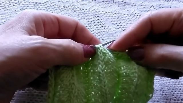 Очень красивый и очень лёгкий ажурный узор спицами.