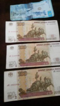 БАНКНОТЫ: 500 ТЕНГЕ и 3 по 100 РУБЛЕЙ RU №-ом серии на дублё?