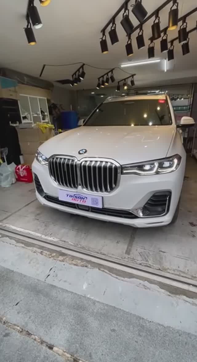 Второй за последнее время BMW X7