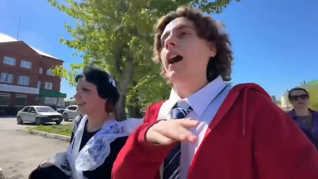 я никуда не поступил и меня забрали в армию