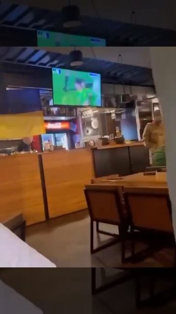 В Ужгороде черные фасовщики из ТЦК и полицаи силой забрали парня с бронью от мобилизации !!!