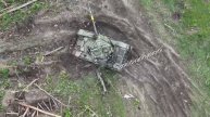 Май 2025. Уничтожение танка Т-72ЕА ВСУ сбросами с БПЛА в Серебрянском лесничестве. Геопривязка-...