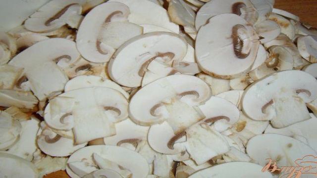 Жареные грибы с орехами