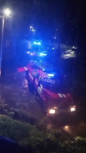 🔥 Крупный пожар в многоэтажном доме — экстренные службы ликвидируют возгорание