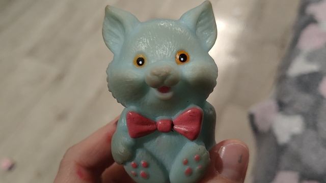 играем в резинового котенка для малышей