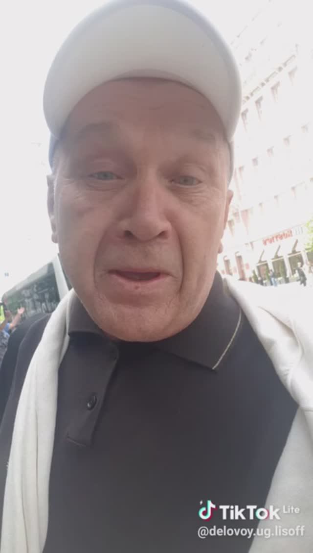 Утро РФ Лисова* Одессе привет ! Ростовчане сами День победы отметили.С балкона.