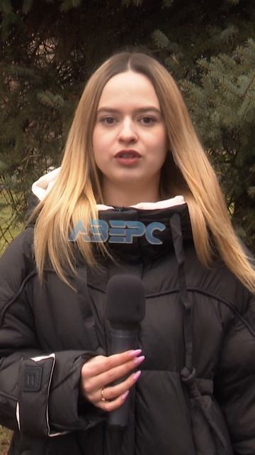 "Приставляв ножа до горла та змусив взяти до рук грана?