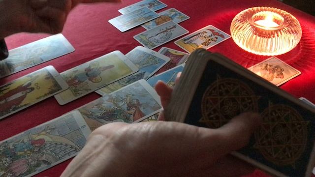 Хочет ли загаданный мужчина возобновить ваши отношения / Гадание Таро
