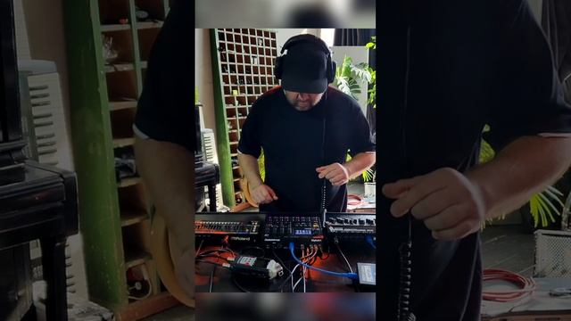 Фрагмент Ambient techno лайв в @musicalwaveschool на железках. Сетап - Elektron Digitakt II, MoogMin