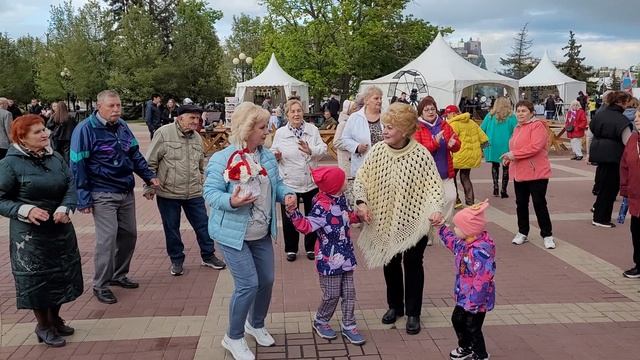 С Днём Рождения, Леночка))) 💐💐💐... 10.05.25...