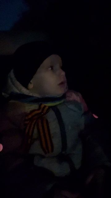 Володя едет  в такси. Володе 3,9 года.