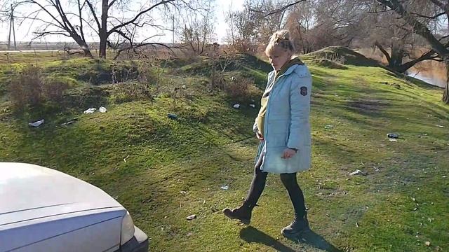 Приехали на пруд в Манас в Кыргызстане возле аэропорта на рыбалку